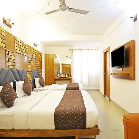 Hotel Ambrosia - A Boutique Hotel New Delhi Exterior photo